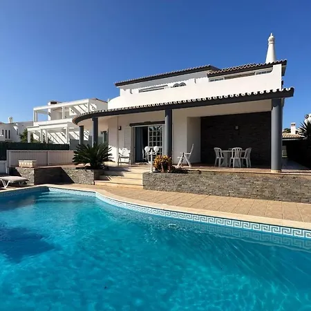 Vivenda Catavento V5 Piscina E 100mt Da Gale